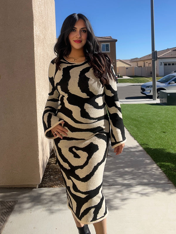 Momsmood Stamp Duty Cheetah Oversize Daily Going out Maternity Photoshoot Maxi Dress