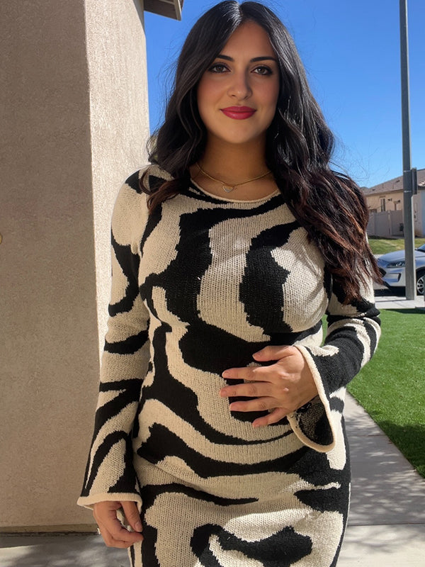 Momsmood Stamp Duty Cheetah Oversize Daily Going out Maternity Photoshoot Maxi Dress